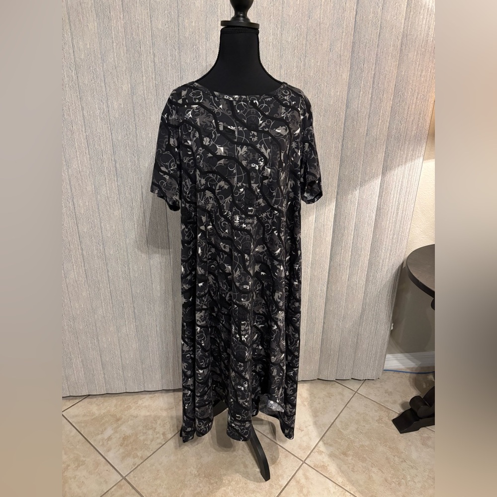 3XL LuLaRoe Carly Hi Low Dress Black and White